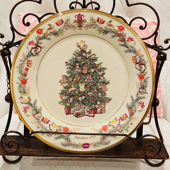 N28-Lenox Christmas Trees Around the World Plate HUNGARY 2005 - Picture 2 of 7